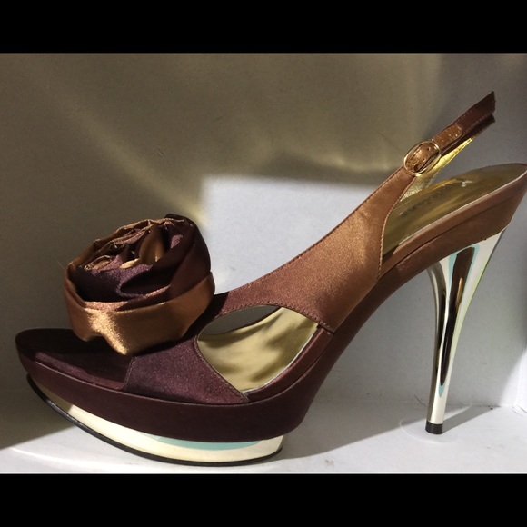 👠MARCIANO SATIN PMIRIS HEELS W/ROSE Sz 9 in BOX👠 - Picture 3 of 8